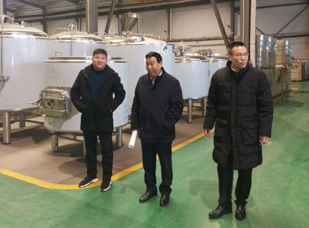 山东省生物发酵产业协会田秘书长莅临山东新航娱乐指导工作