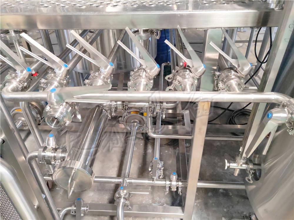 新航娱乐精酿啤酒设备分享如何鉴别与收集酒头酒尾?
